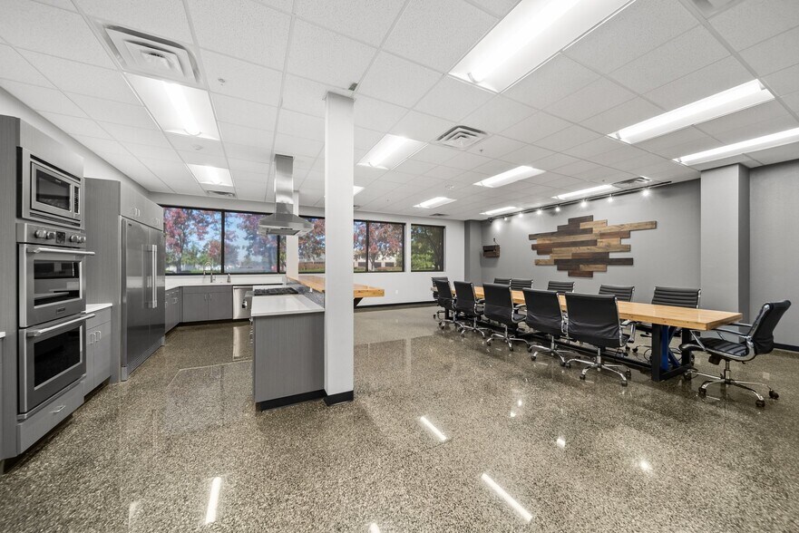 More Photos Of 210 SE 34th St, Bentonville Office For Sale