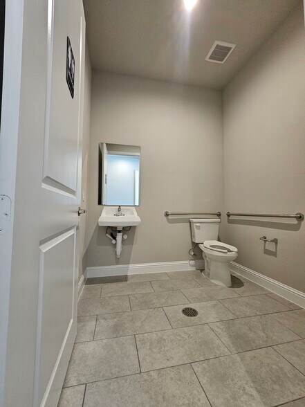 More Photos Of 2601 Little Elm Pky, Little Elm Office For Sale