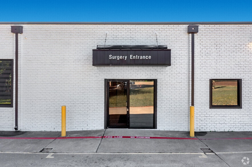 More Photos Of 3030 S Cooper St, Arlington Medical For Sale