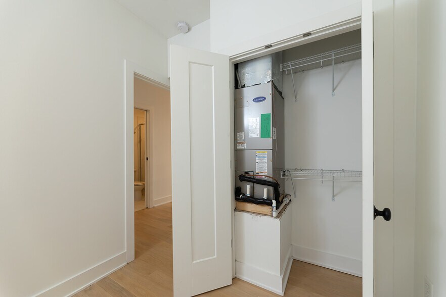 More Photos Of 1796-1800 Poplar Ave, Memphis Apartments For Sale