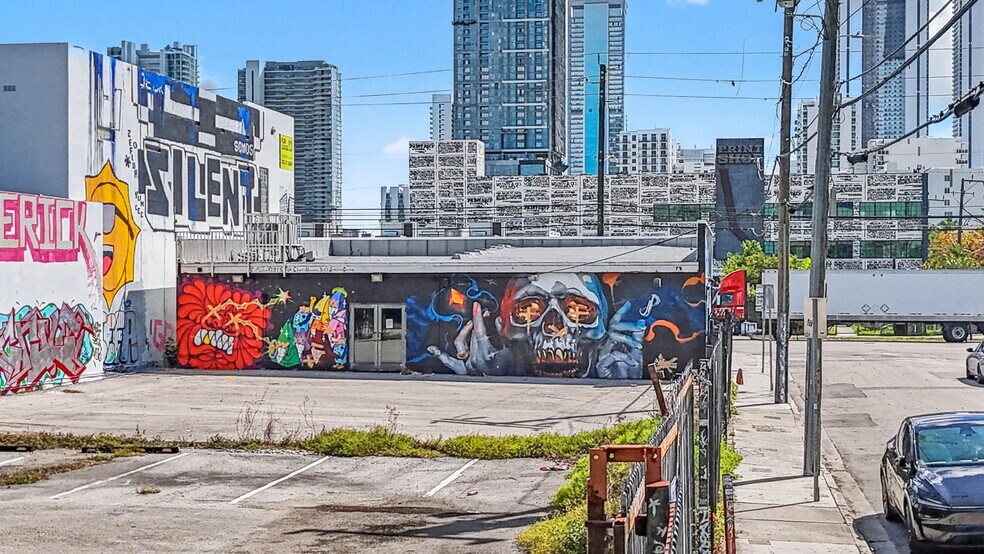 More Photos Of 2500 N Miami Ave, Miami Light Distribution For Sale