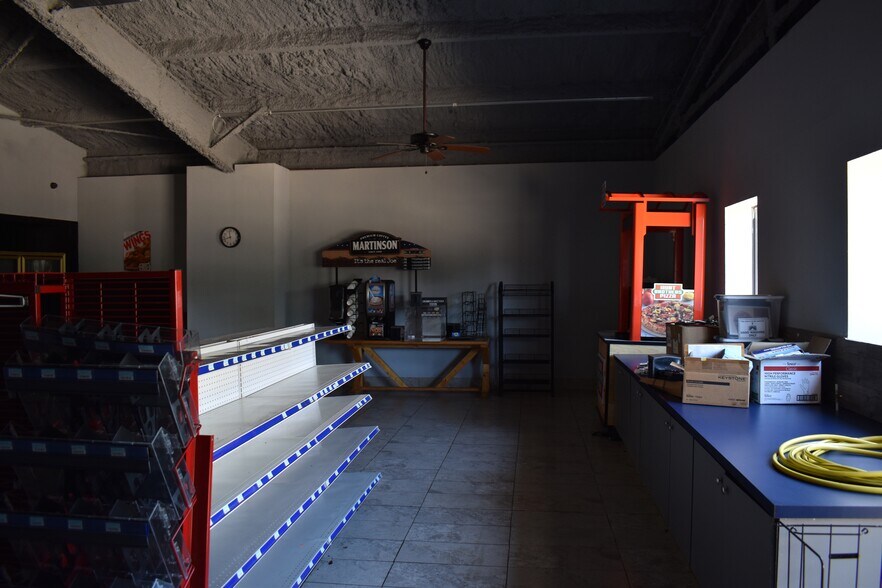 More Photos Of 116 S Arkansas Ave, Bloomburg Convenience Store For Sale