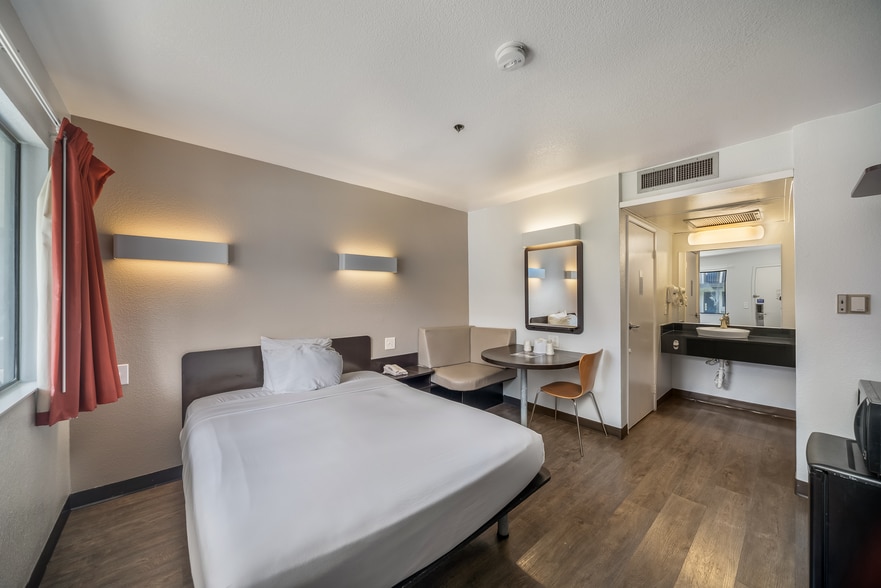 More Photos Of 750 Raintree Dr, Carlsbad Hotel For Sale