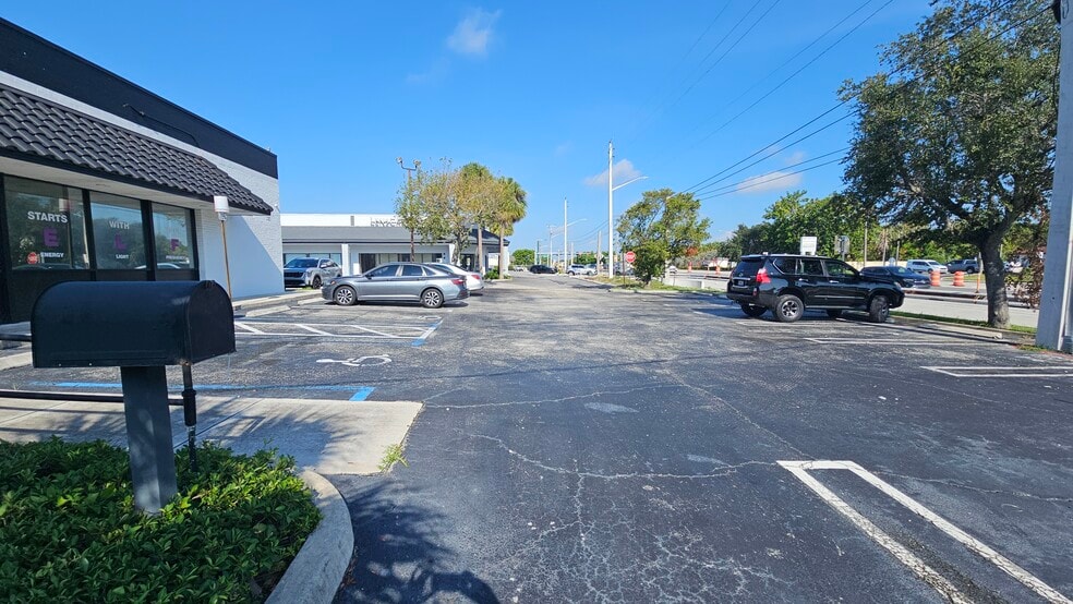 More Photos Of 700 W Boynton Beach Blvd, Boynton Beach Restaurant For Lease