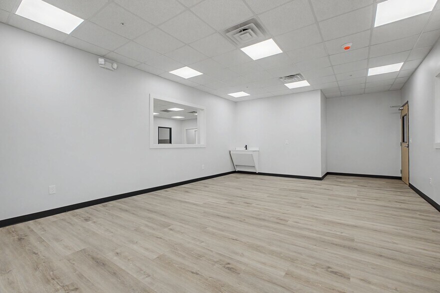 More Photos Of 207 Iris Dr, Hendersonville Daycare Center For Sale