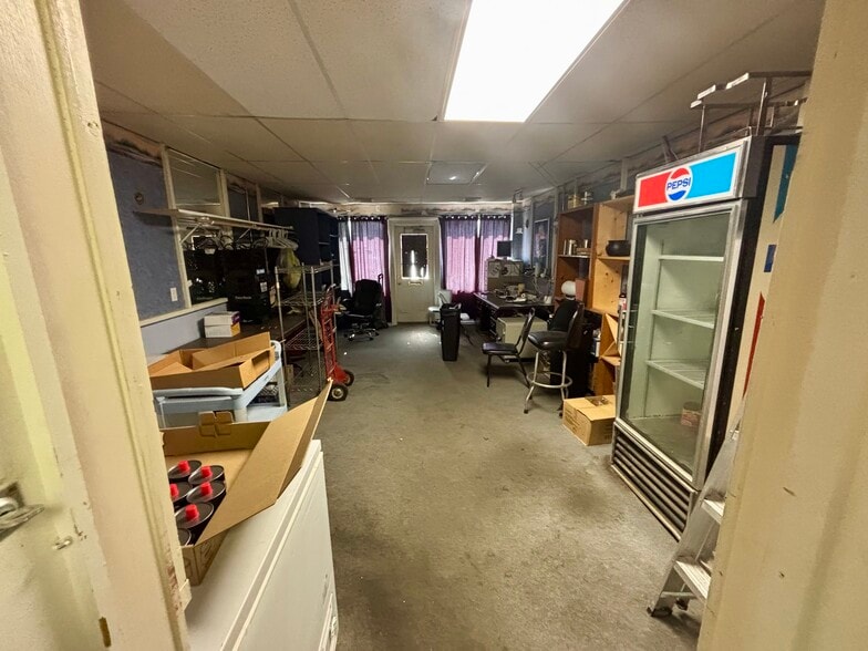 More Photos Of 106 E 4th St, Washington Restaurant For Sale