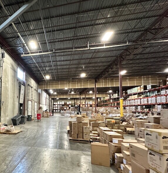 More Photos Of 6402 Corporate Dr, Indianapolis Distribution For Lease