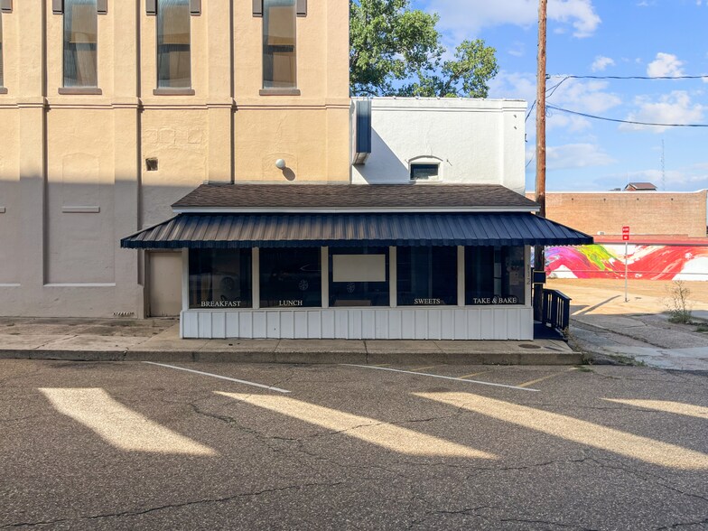 More Photos Of 112 Pine St, Texarkana Restaurant For Sale