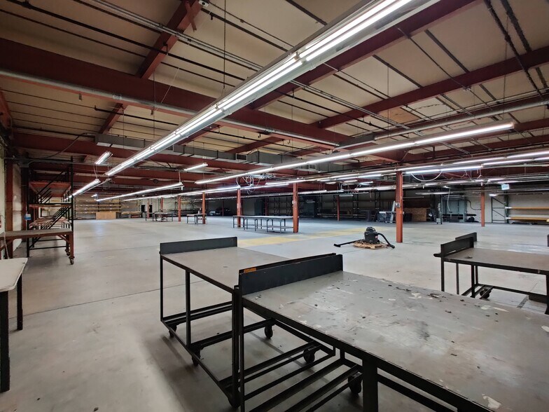 More Photos Of 120 S Church Ave, Garland Manufacturing For Lease