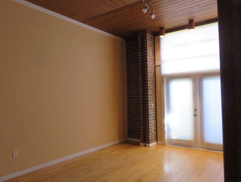 More Photos Of 640 N Peninsula Dr, Daytona Beach Office For Sale