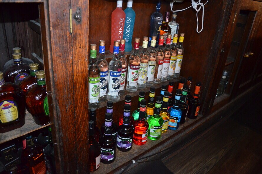 More Photos Of 114 E Ivinson Ave, Laramie Bar For Sale