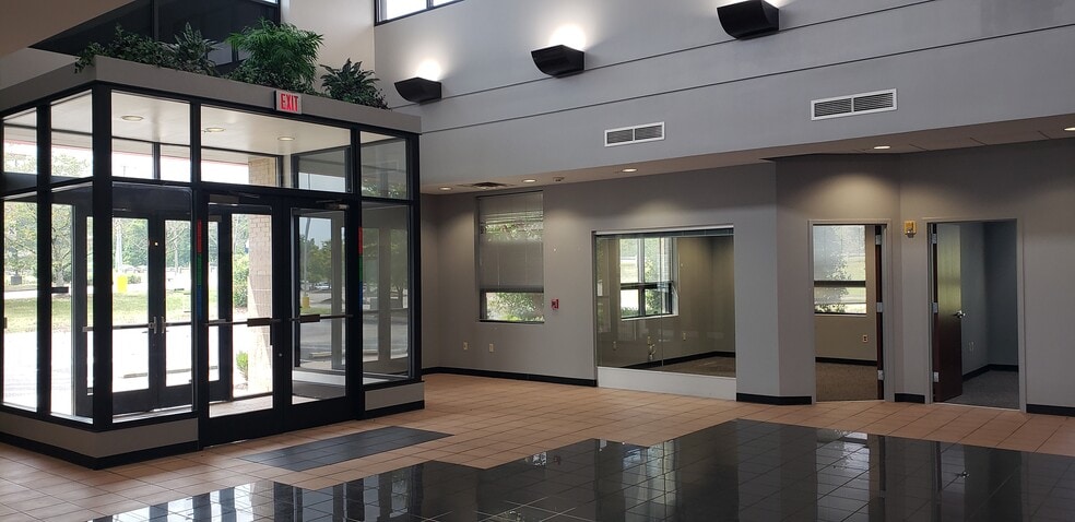 More Photos Of 3169 Lebanon Pike, Nashville Bank For Sale