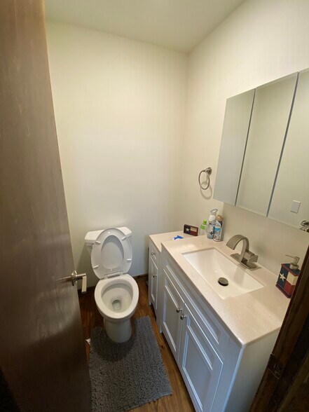 More Photos Of 117 San Augustine St, Center Office Residential For Sale