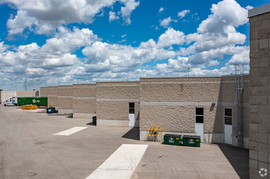 More Photos Of 6150 Kennedy Rd, Mississauga Light Manufacturing For Lease