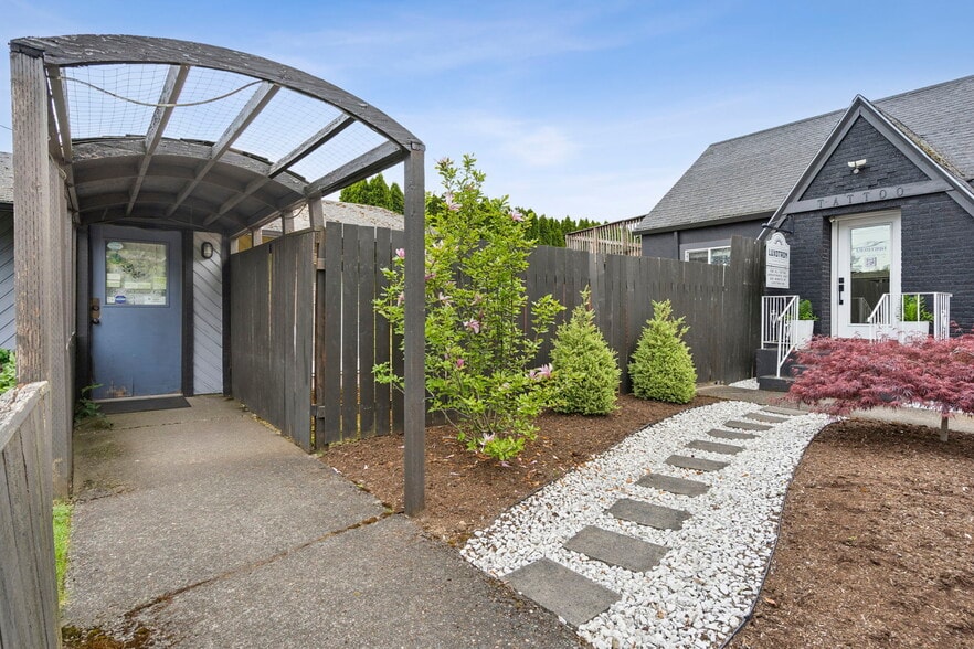More Photos Of 17641 SE Stark St, Portland Storefront Retail Office For Sale