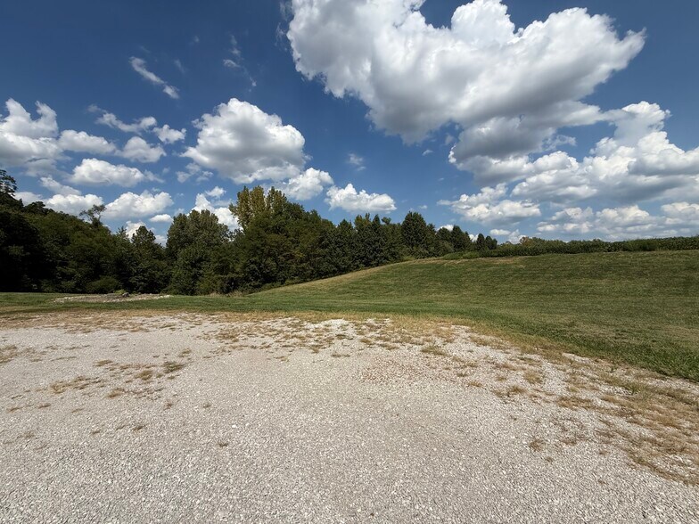 More Photos Of 810 Soldiers Way, Evansville Schools For Sale