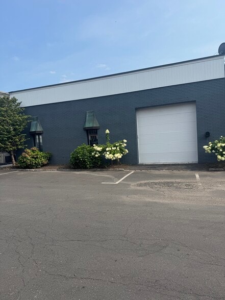 Primary Photo Of 225 Main Ave, Norwalk Manufacturing For Lease