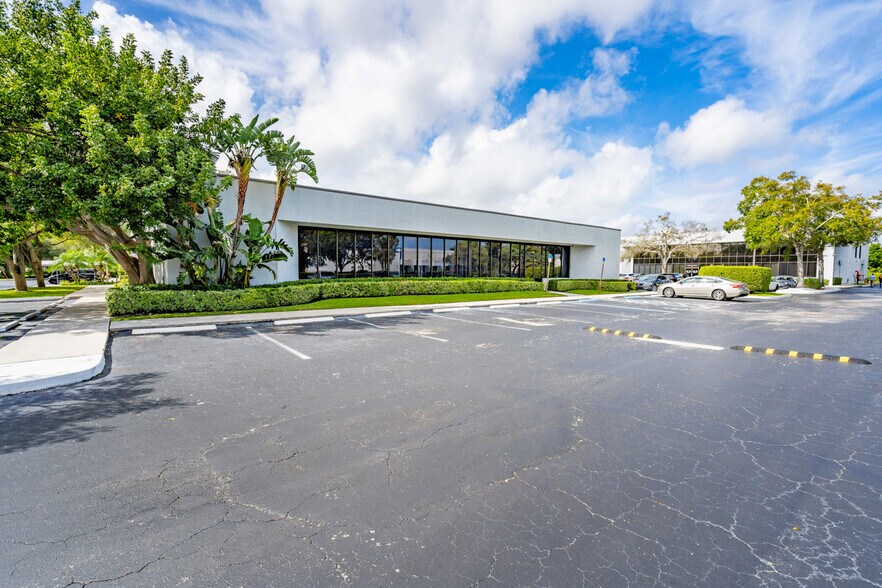 More Photos Of 2841 W Cypress Creek Rd, Fort Lauderdale Medical For Lease