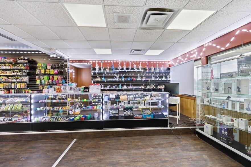 More Photos Of 9124 Plainfield Rd, Cincinnati Freestanding For Sale