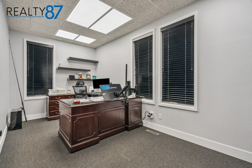 More Photos Of 3900 River Ridge Dr NE, Cedar Rapids Office For Lease