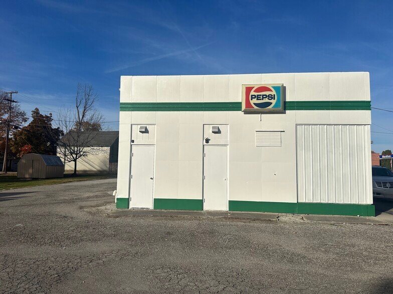 More Photos Of 215 E Lima St, Forest Restaurant For Sale