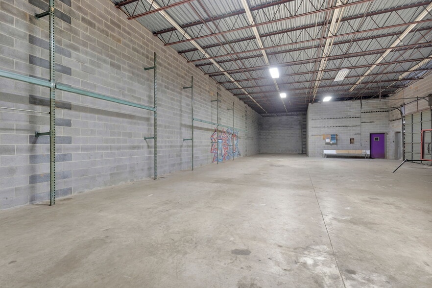 More Photos Of 904 N Main St, Anderson Auto Repair For Sale