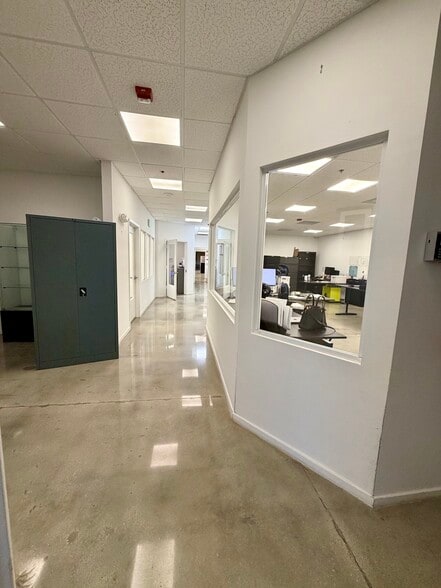 More Photos Of 7620 NW 25th St, Miami Distribution For Sale