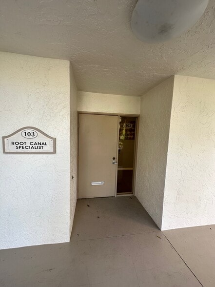 More Photos Of 923 Del Prado Blvd S, Cape Coral Medical For Lease