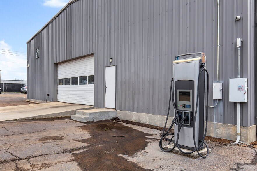 More Photos Of 5385 N I 55 St, Jackson Auto Dealership For Sale