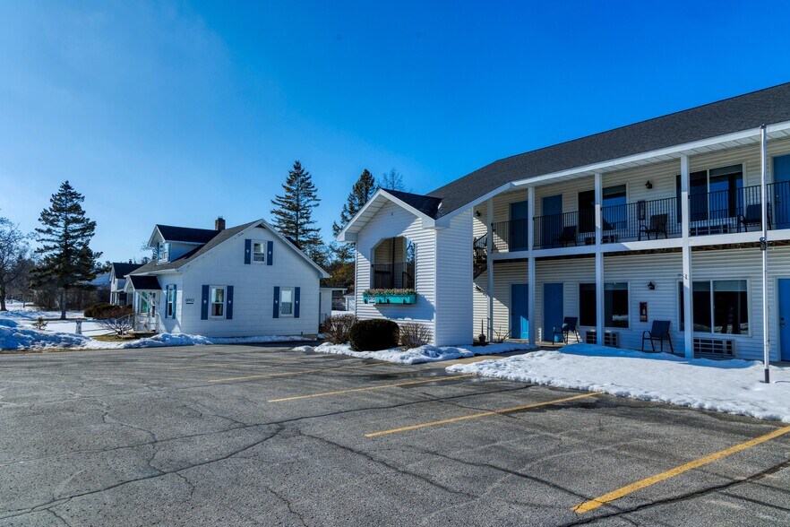 Primary Photo Of 6269 Wi-57, Sturgeon Bay Hotel For Sale