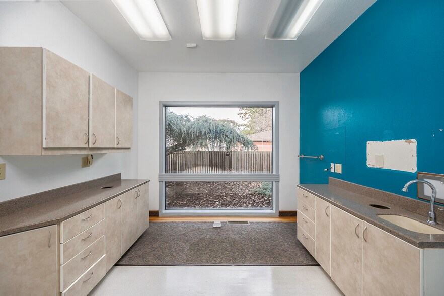 More Photos Of 1336 E Hunter Pl, Moses Lake Office For Sale