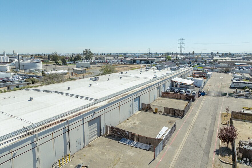 More Photos Of 8530 Fruitridge Rd, Sacramento Warehouse For Lease