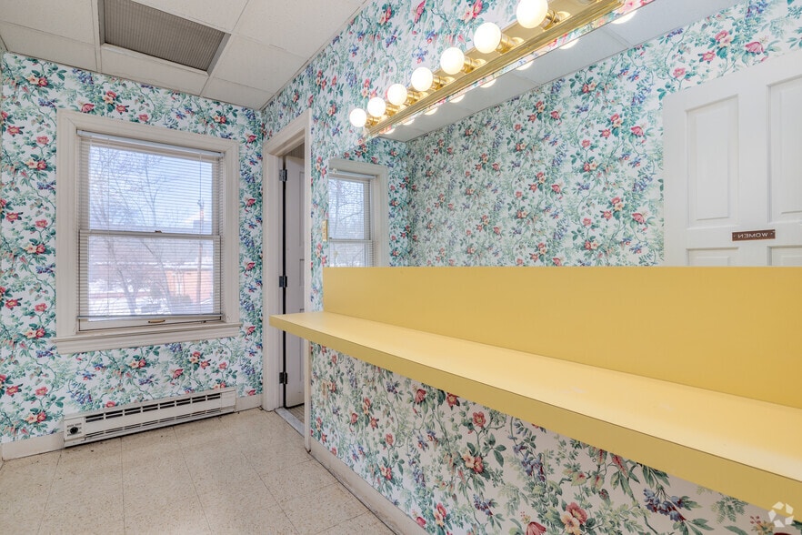 More Photos Of 434 Main St, Chatham Bank For Lease