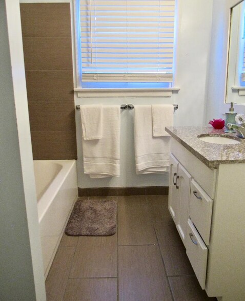 More Photos Of 455 S Oakhurst Dr, Beverly Hills Apartments For Sale