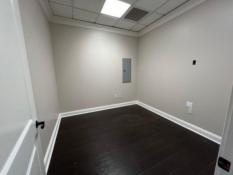 More Photos Of 3040 Highlands Pky, Smyrna Coworking Space