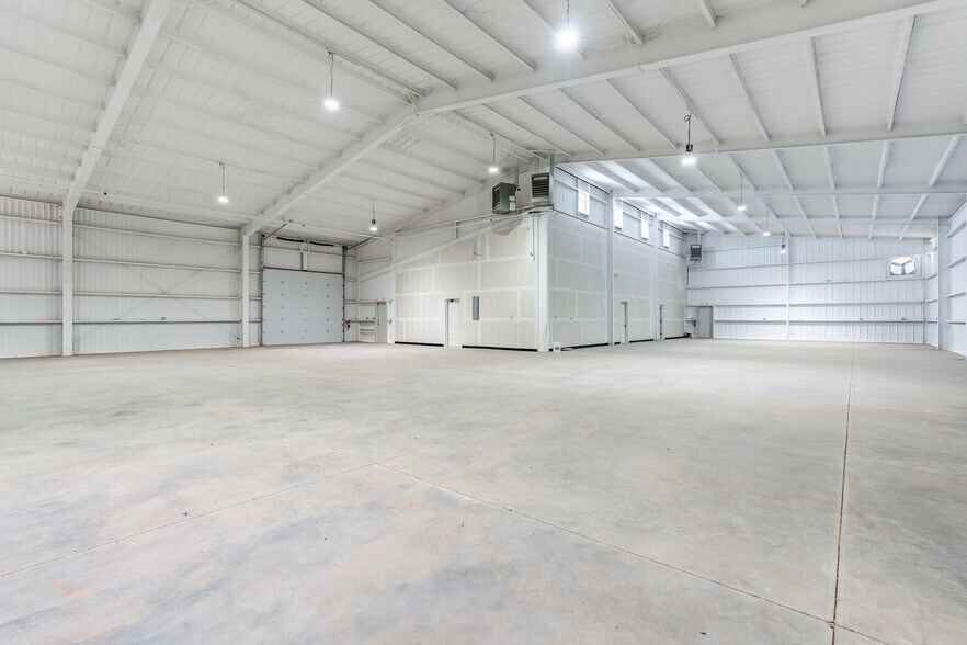 More Photos Of 3229 118th St, Lubbock Distribution For Sale