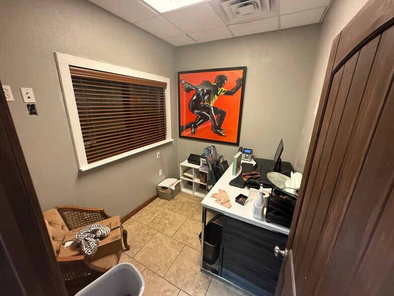 More Photos Of 1237 W Oaklawn Rd, Pleasanton Industrial For Lease