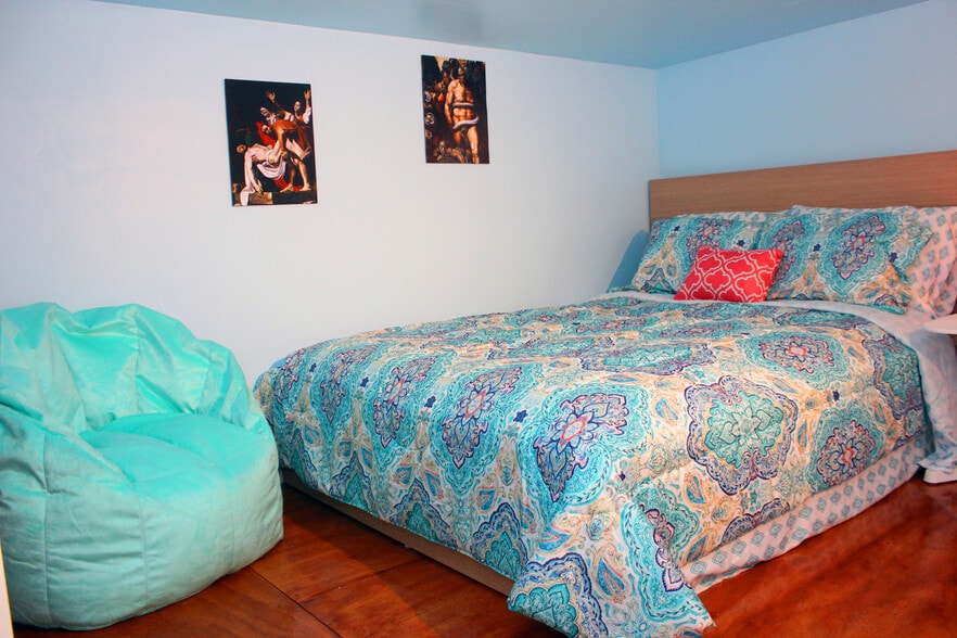 More Photos Of 2223 Guinotte Ave, Kansas City Warehouse For Sale