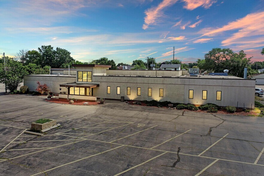 More Photos Of 2801 30th Ave, Kenosha Restaurant For Sale