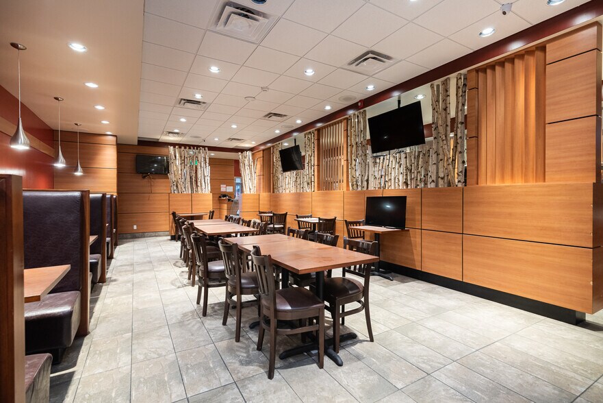 More Photos Of 2464-2466 St Bélanger, Montréal General Retail For Sale