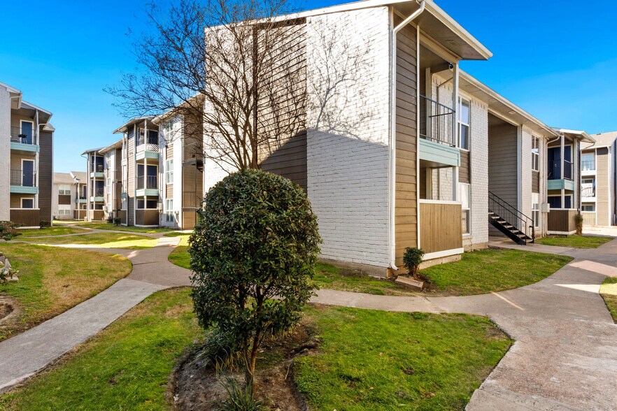 More Photos Of 8600 S Course Dr, Houston Apartments For Sale