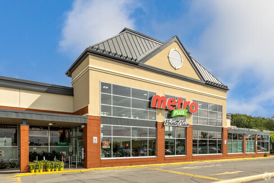 More Photos Of 245-325 Boul Saint-Jean, Pointe-claire Storefront Retail Office For Lease