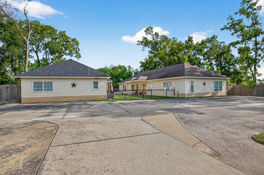 Primary Photo Of 104 Longstreet Rd, Willis Apartments For Sale