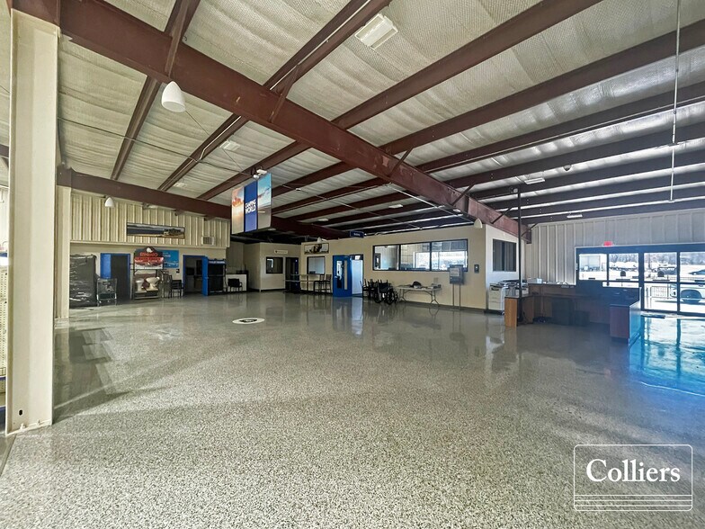 More Photos Of 5601 Alma Hwy, Van Buren Showroom For Lease