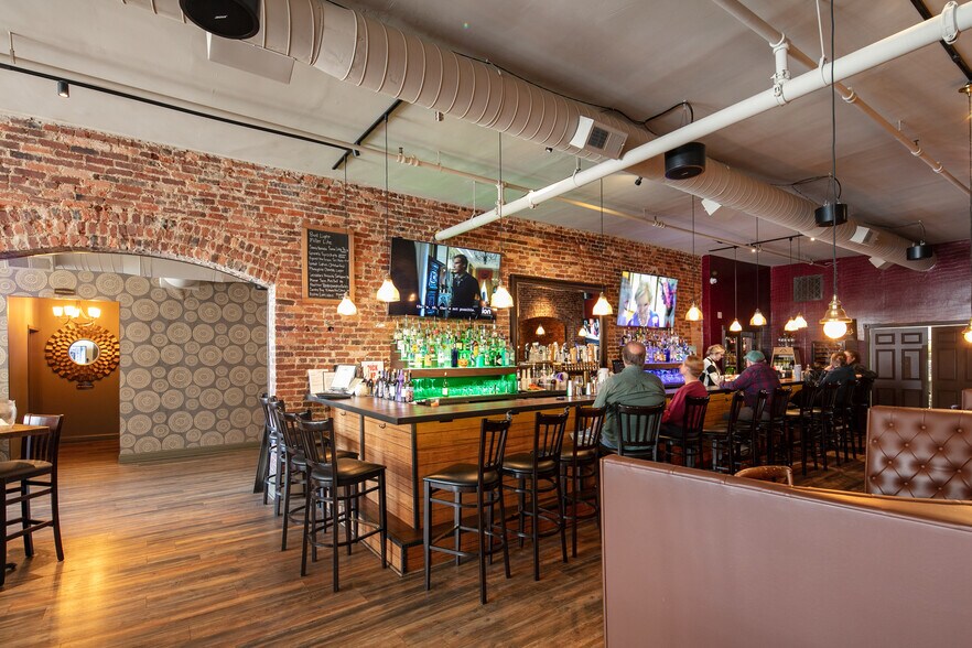 More Photos Of 101 S Main St, Winchester Restaurant For Lease