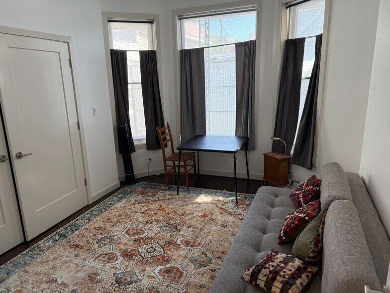 More Photos Of 2234-2236 N Western Ave, Chicago Apartments For Lease