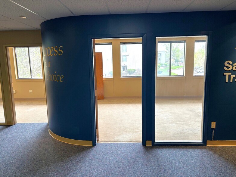 More Photos Of 574 Heritage Rd, Southbury Office For Lease