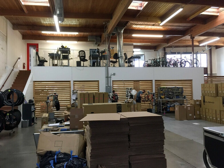 More Photos Of 2105-2121 SE 7th Ave, Portland Warehouse For Sale