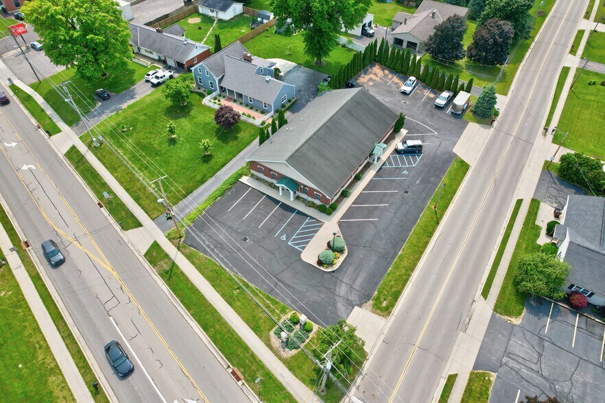 Primary Photo Of 366 N Portland Way, Galion Medical For Sale