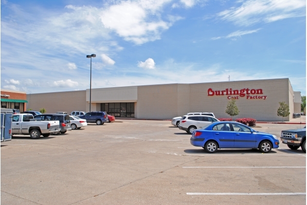 Primary Photo Of 5000-5050 W Waco Dr, Waco Unknown For Lease